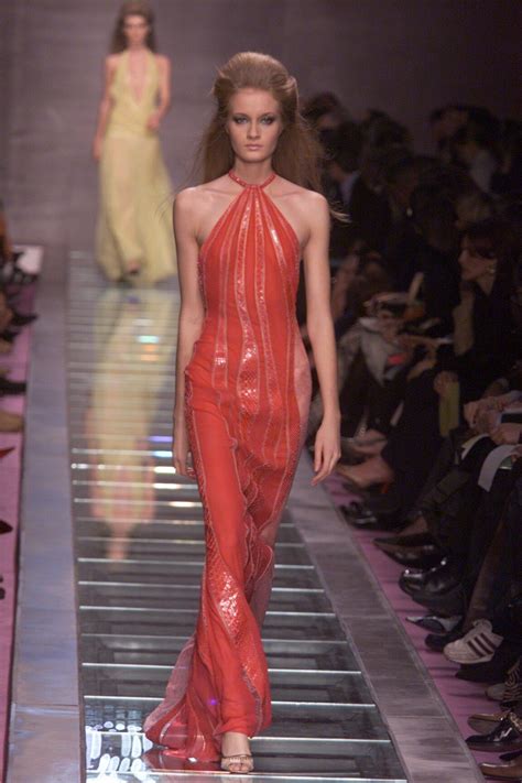 versace runway 2000.